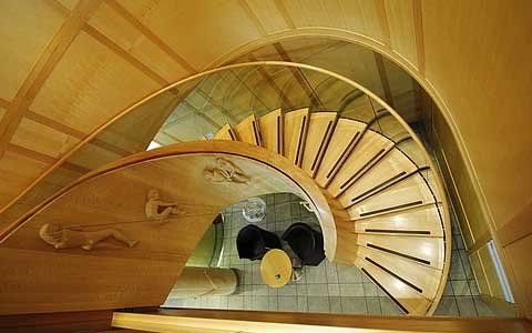 Wooden-Staircase-for-commercial-purposes-2