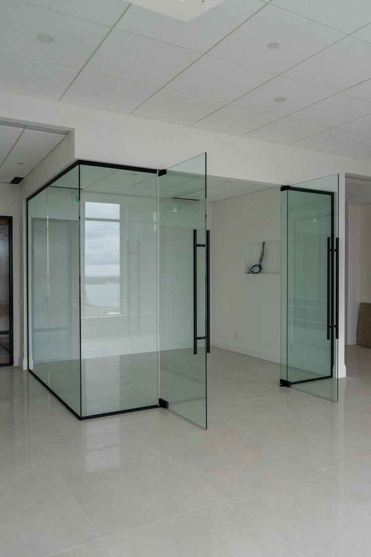 Frameless Aluminum Glass Partitions.