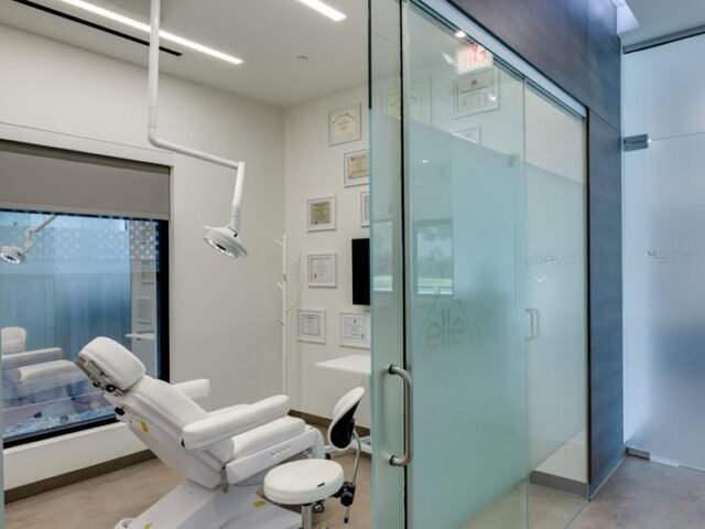 Dental Clinic Interior Designers4