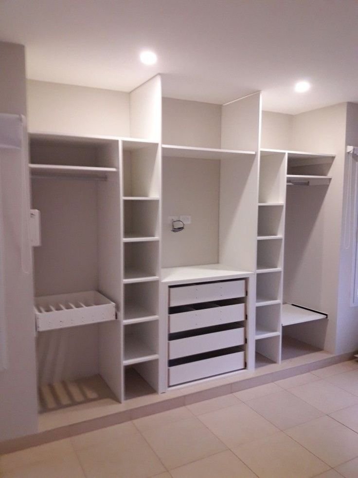 Bedroom walk-in closets2