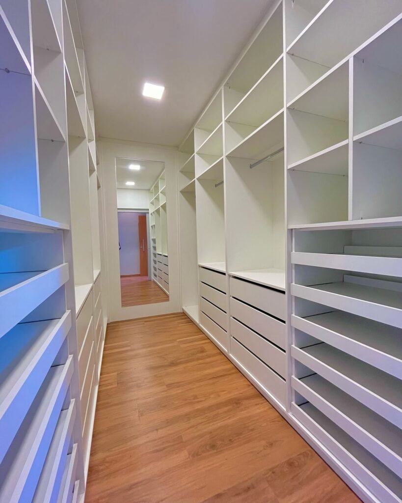 Modern walk-in closet designs - SUIMAS Interiors