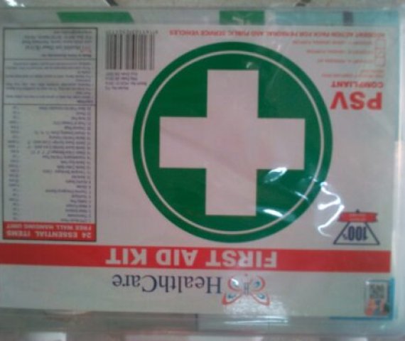 Medium-first-aid-kit-15-staff-1__07264_zoom-e1616141637788.jpg